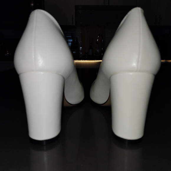 NWT Castamere High Heels Round Toe Pump in PU White - Picture 8 of 12